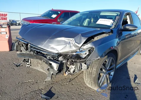 2017 Volkswagen Passat 1.8T R-Line z USA, uszkodzony, nr VIN 1VWDT7A33HC070769